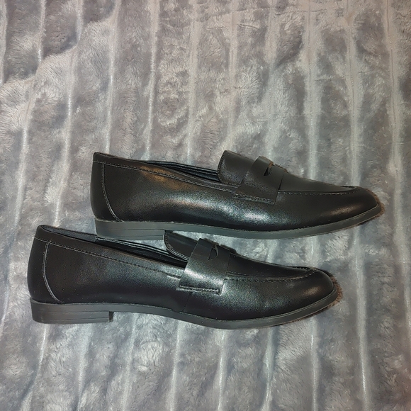 Kensie Black Leather Penny Loafers - Picture 5 of 7